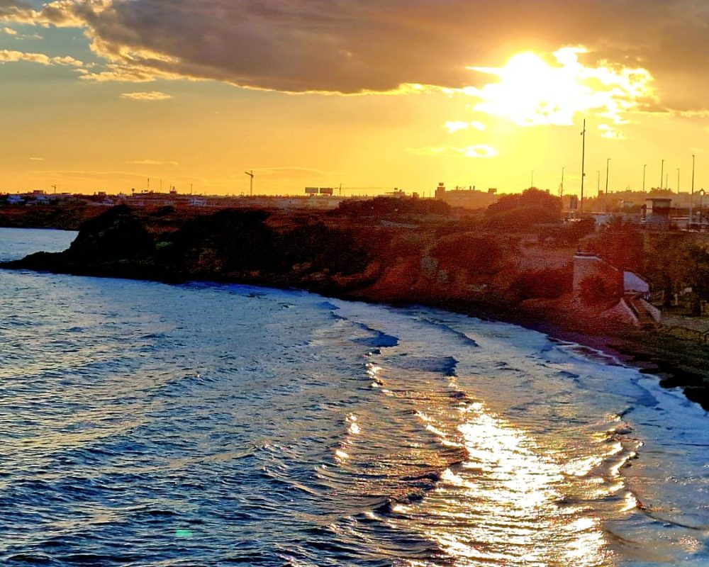 Walking route along the sea 13
