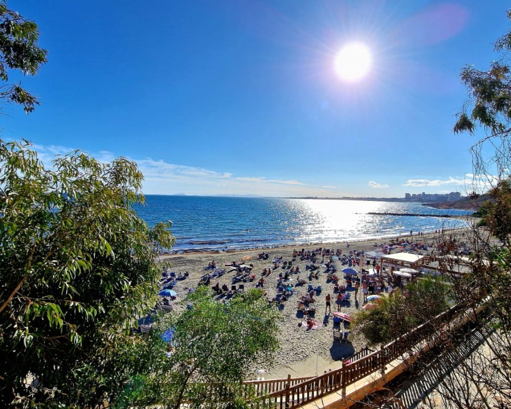 Walking route along the sea 15
