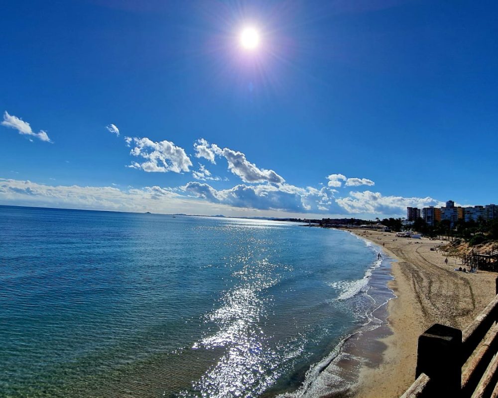 Walking route along the sea 16