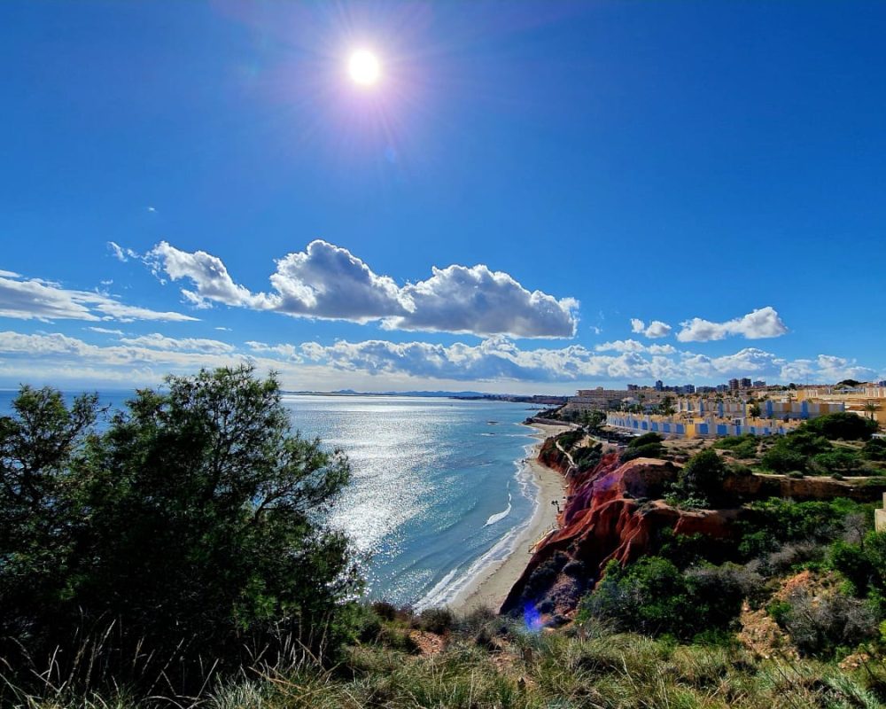 Walking route along the sea 18