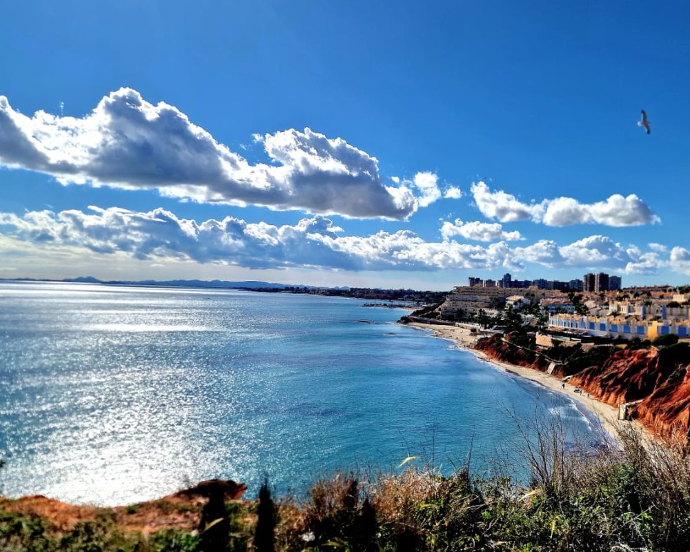 Walking route along the sea 19