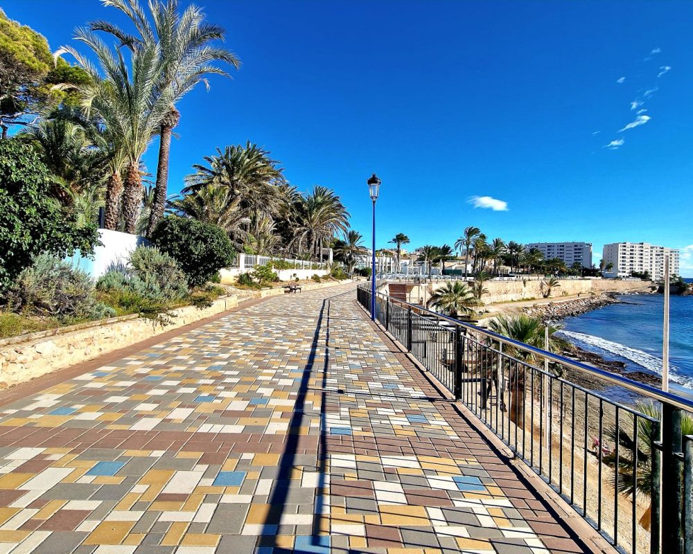 Walking route along the sea 2