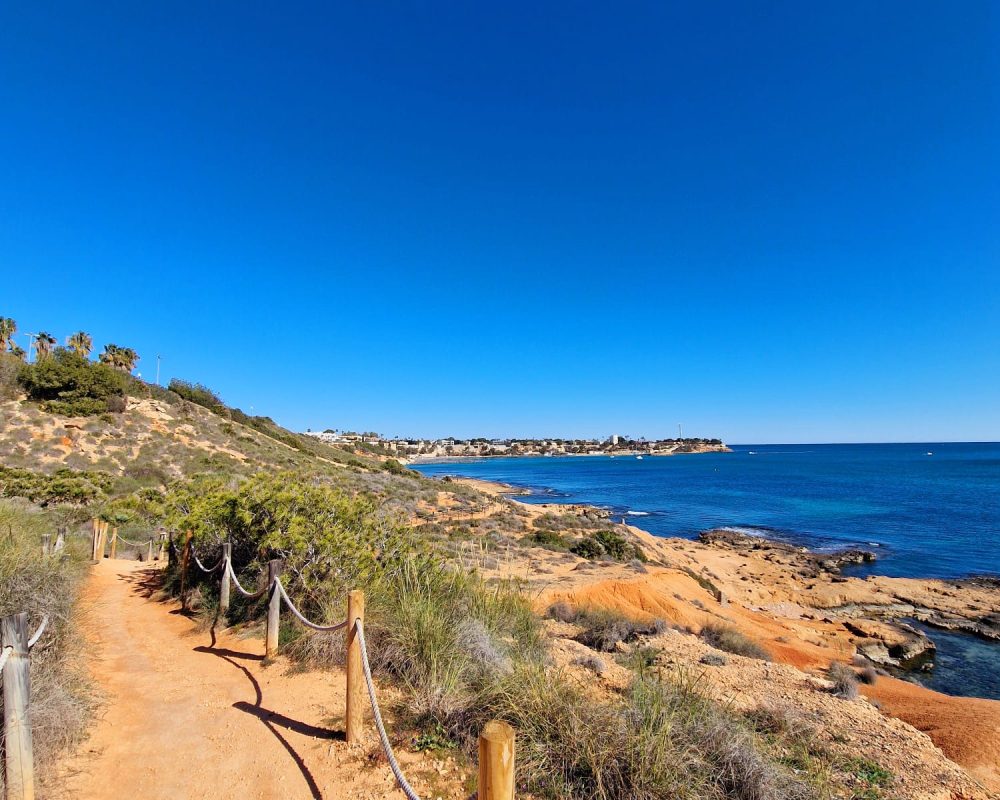 Walking route along the sea 23