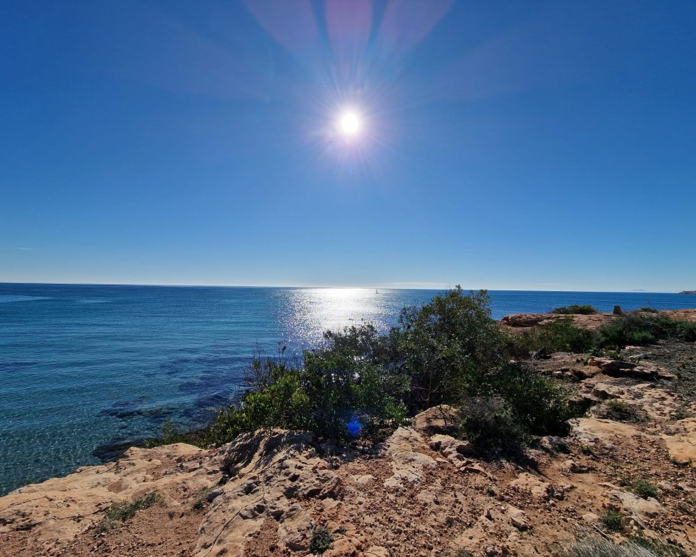 Walking route along the sea 25
