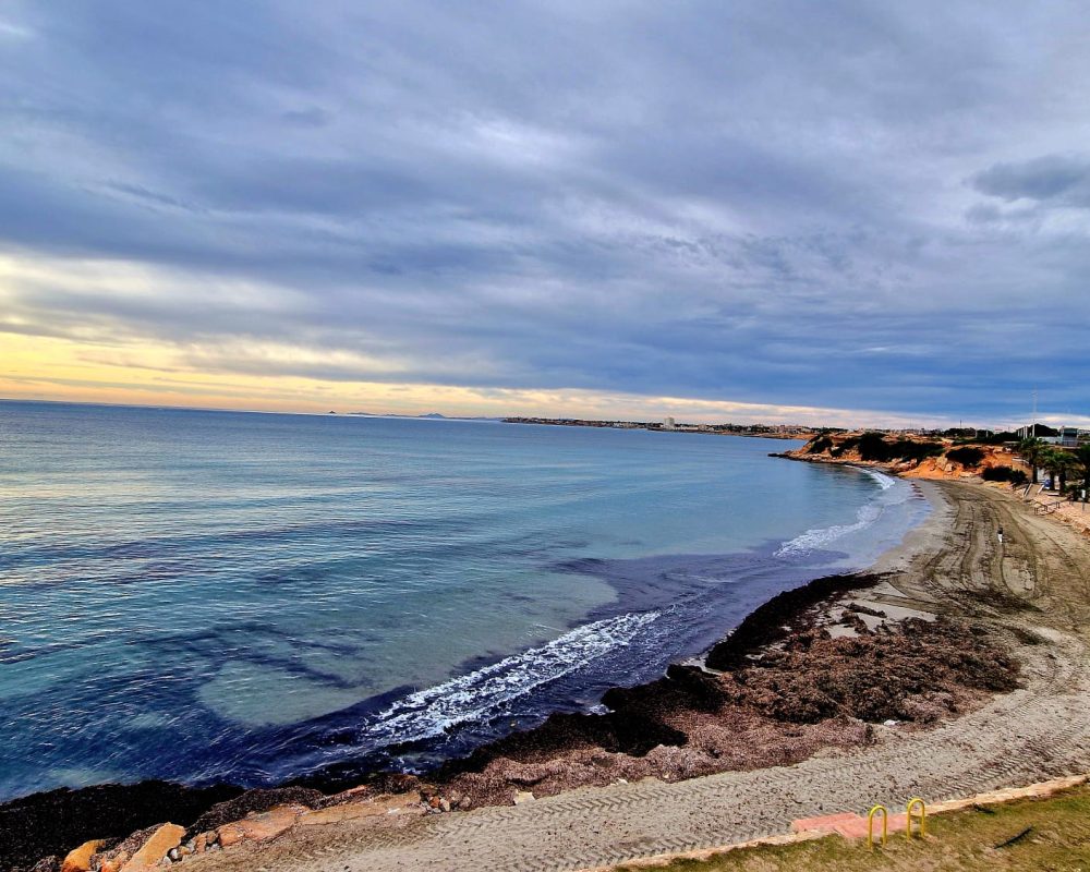 Walking route along the sea 5