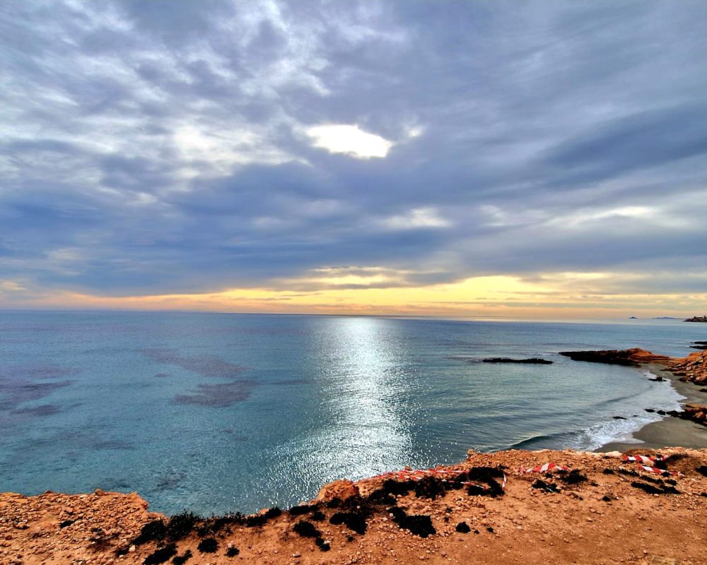 Walking route along the sea 7