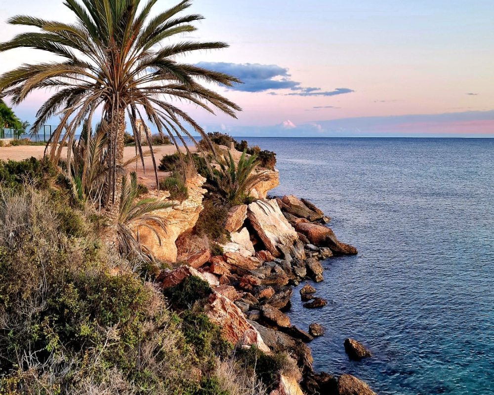 Walking route along the sea 8