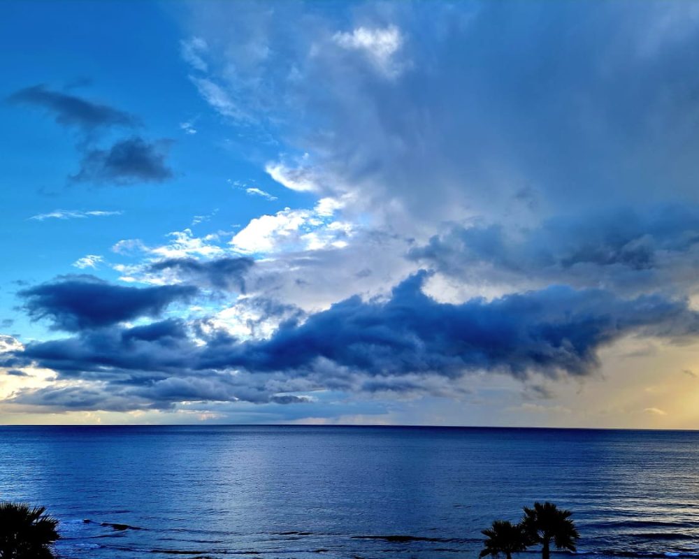 Walking route along the sea 9